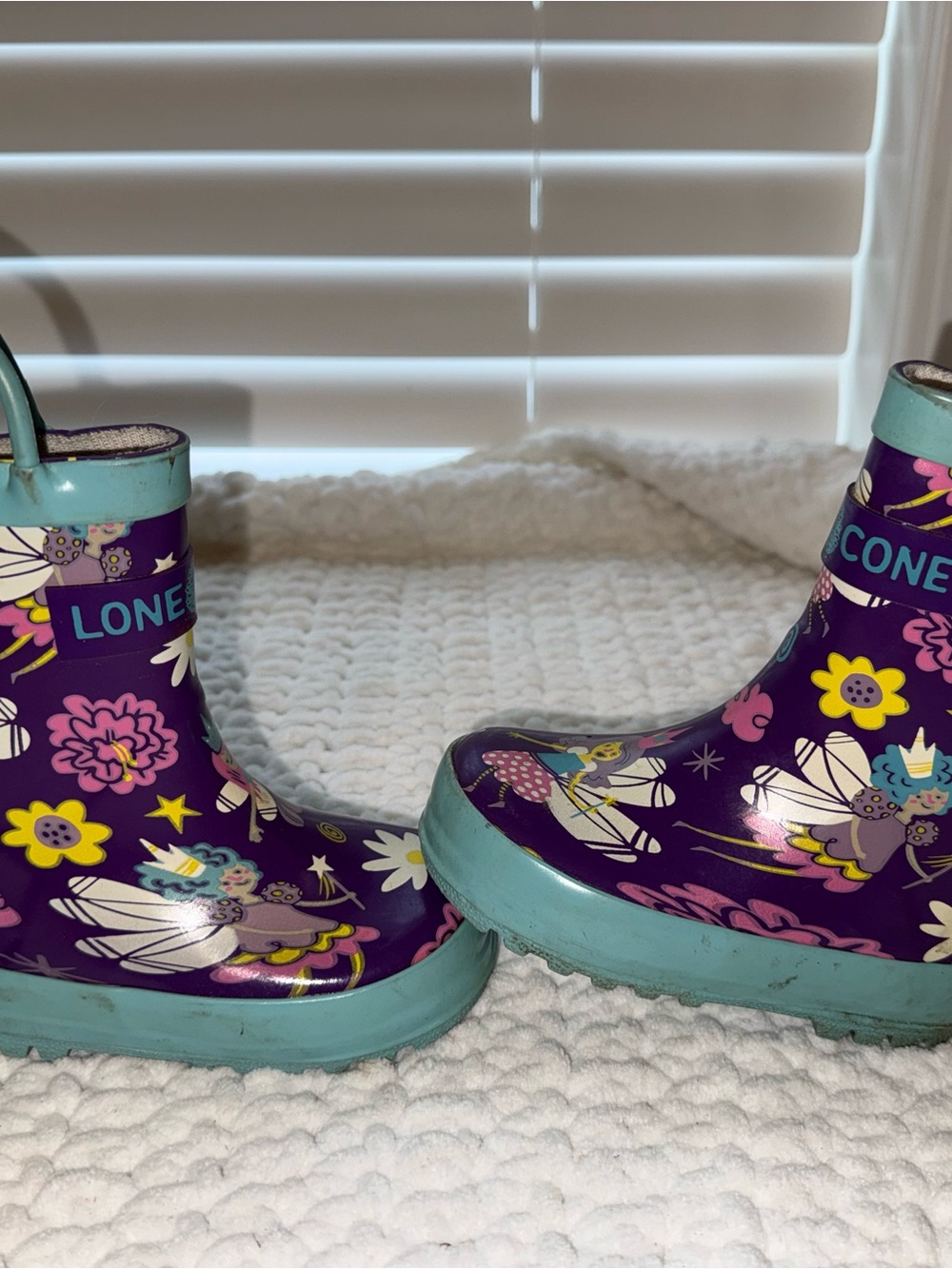 Kids purple floral rain boots